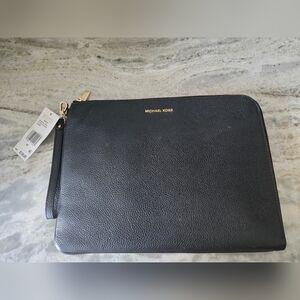 Brand New Michael Kors Black Pebbled Leather Clutch Wristlet Pouch